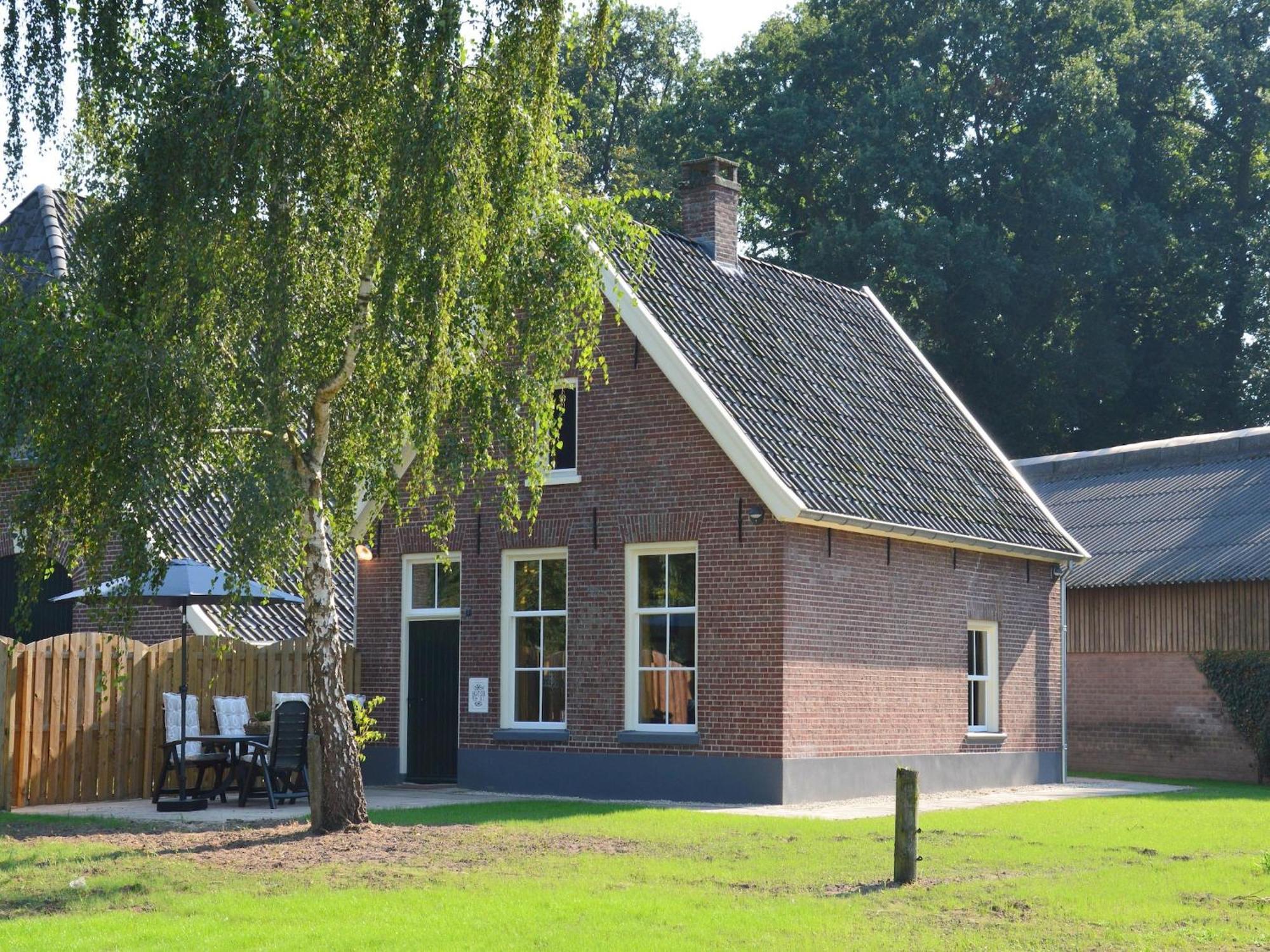Quaint Farmhouse In Geesteren With Meadow View 外观 照片