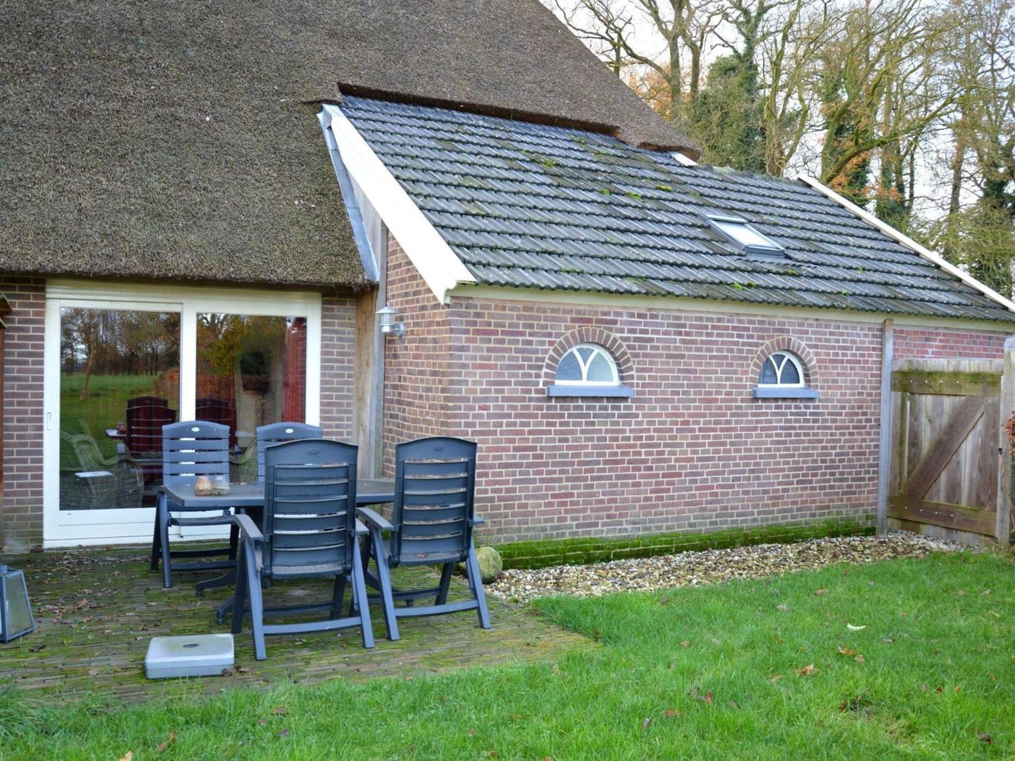 Quaint Farmhouse In Geesteren With Meadow View 外观 照片