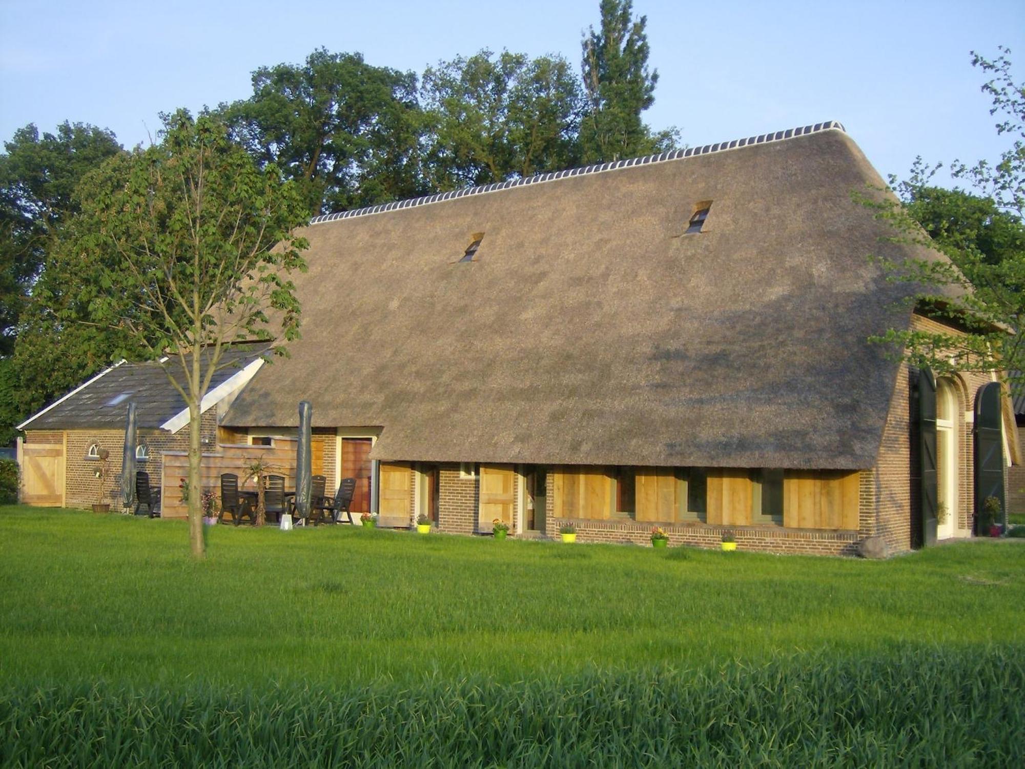 Quaint Farmhouse In Geesteren With Meadow View 外观 照片